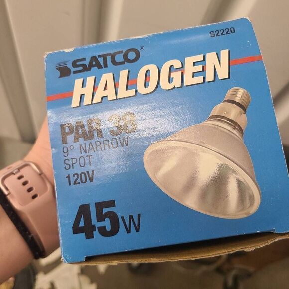 Satco S2220 Satco 45PAR38/HAL/NSP 45 Watt 120 Volt PAR38 Medium Base Narrow Spot - Picture 3 of 3